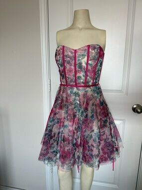 NWT Pear Couture Floral Printed Party Pink
Strapless Dress